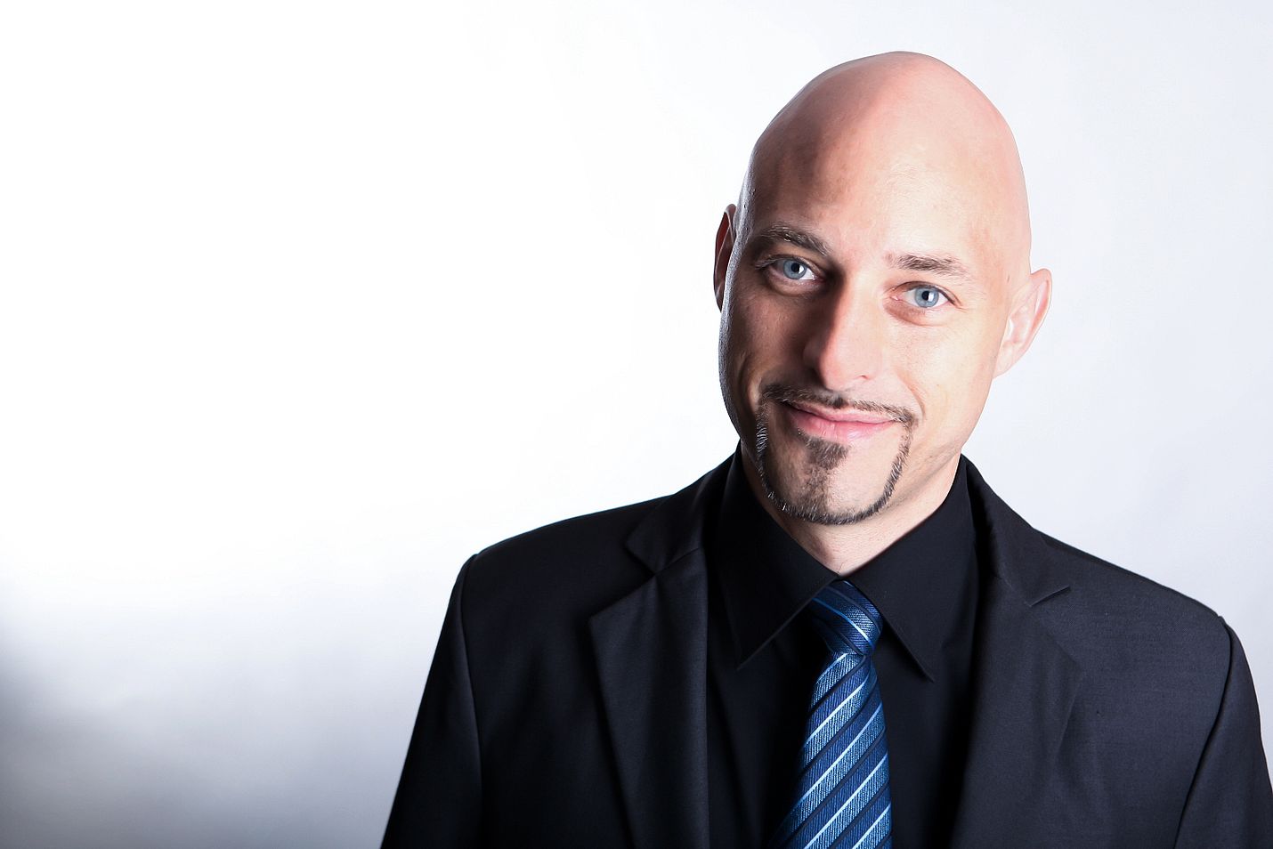 Portrait of Stefan Hunger - The founder and CEO of BAYONIX®